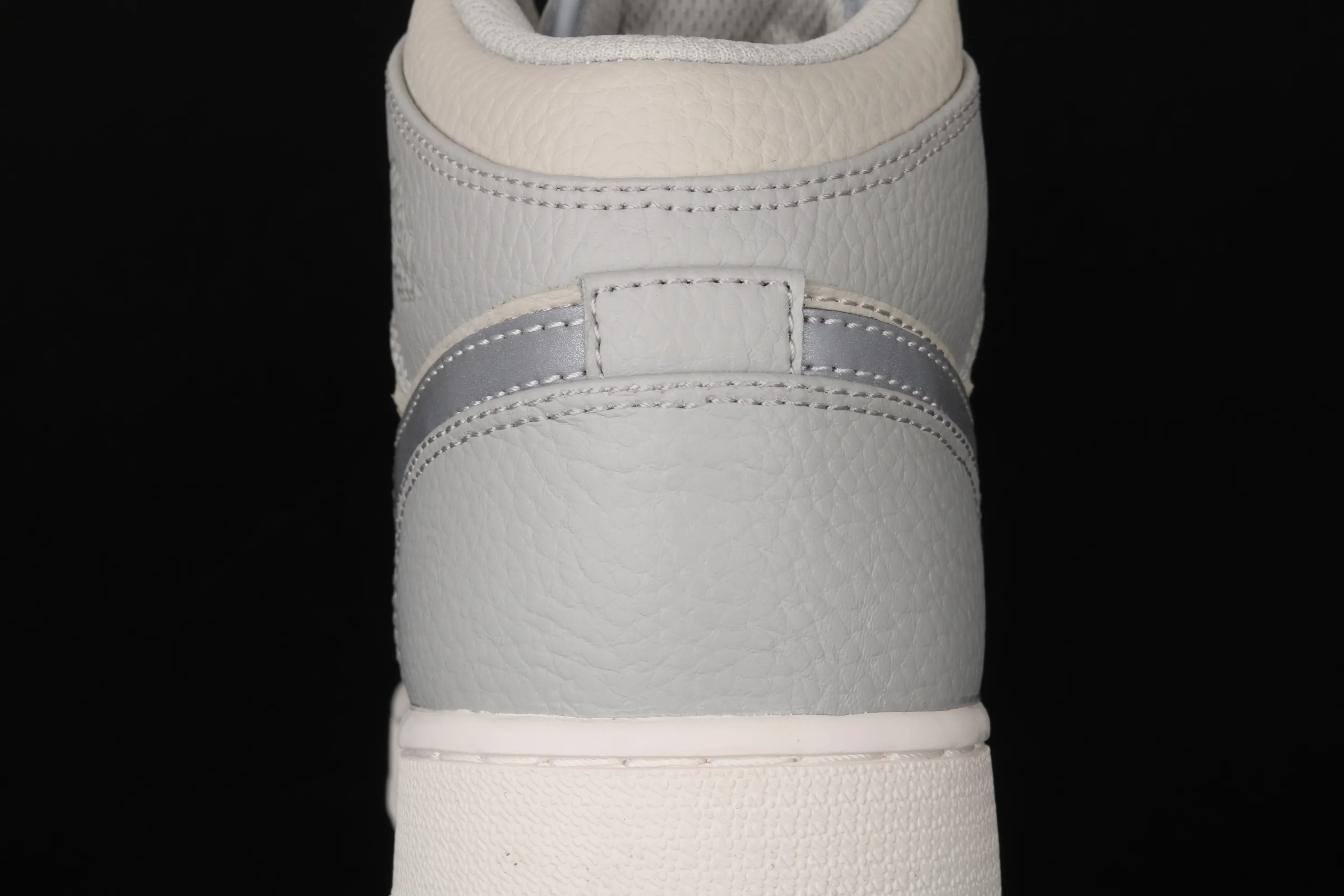 All categories Air Jordan Jordan series basketball shoes Air Jordan 1 Mid Air Jordan 1 Mid AJ1 new fog gray Joe 1 China gray silver 554725-053